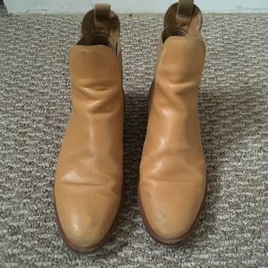 Everlane Chelsea boots